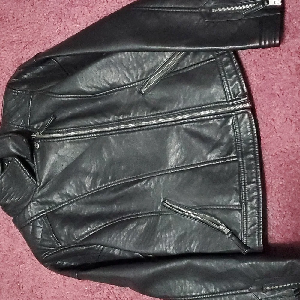 Leather jacket - Picture 3 of 3